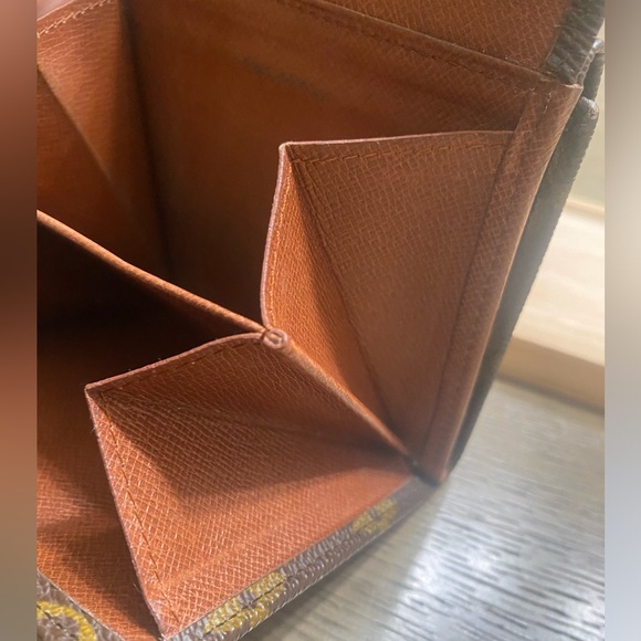 Vintage LV Wallet - Picture 8 of 13